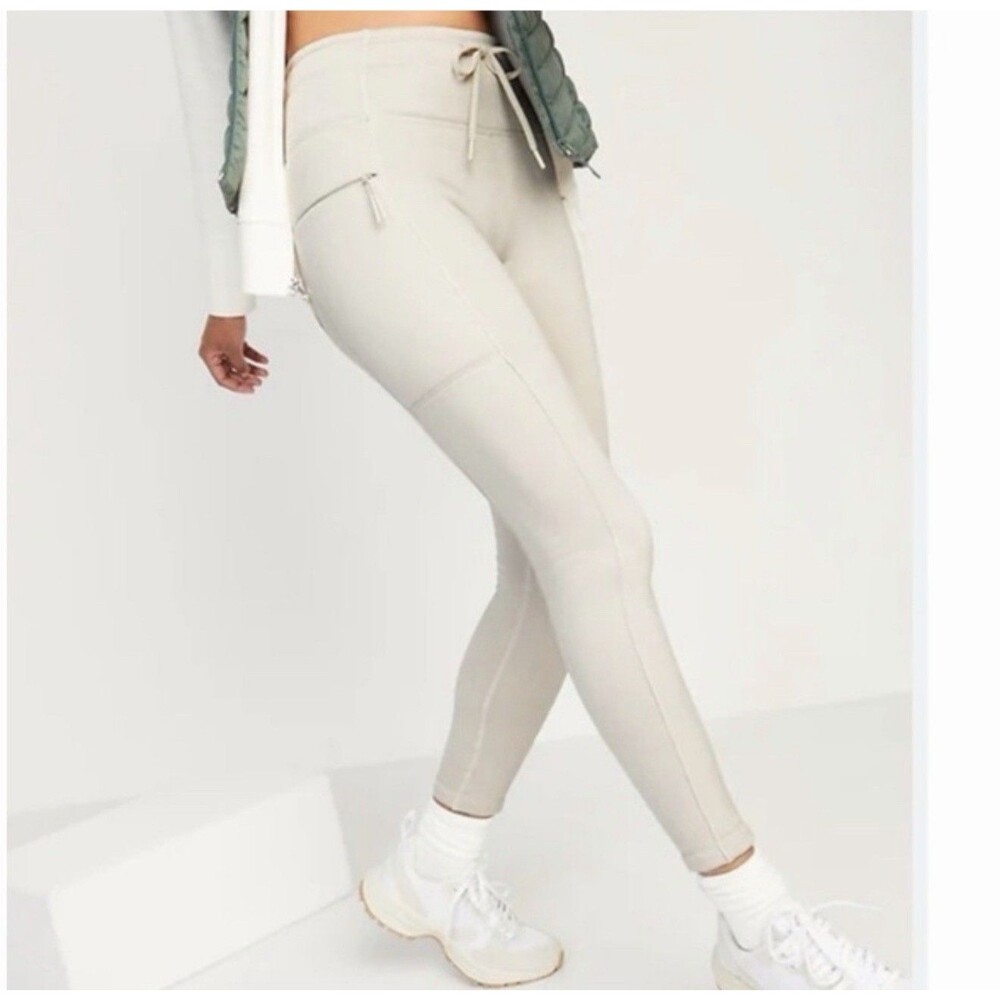Old Navy Ultracoze High-Rise Fleece Legging Cream Wish Bone Size Medium NWT New
